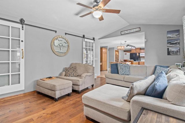 1364 WHIPPLETREE LANE, Neenah, WI 54956