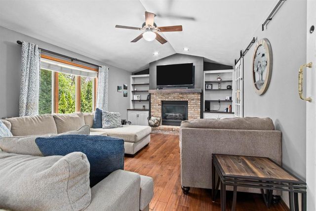 1364 WHIPPLETREE LANE, Neenah, WI 54956
