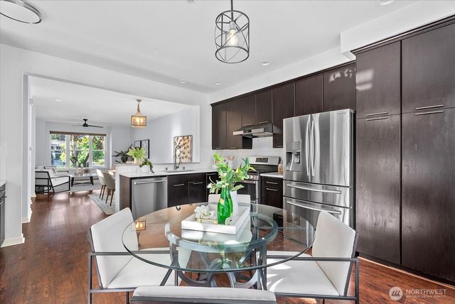 1867 NE Kenyon Court, Issaquah, WA 98029