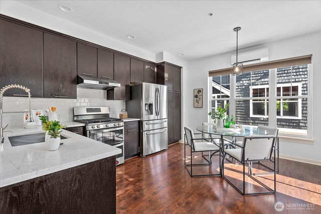 1867 NE Kenyon Court, Issaquah, WA 98029
