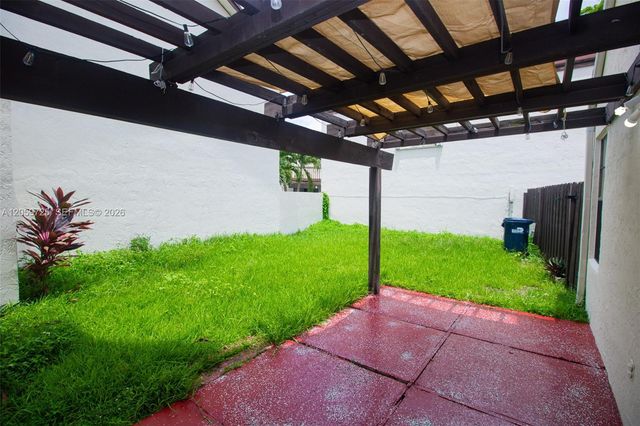 10085 NW 6th Terrace, Miami, FL 33172