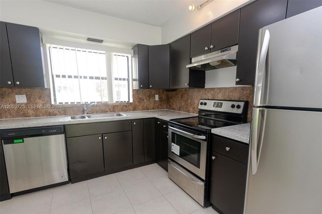 10085 NW 6th Terrace, Miami, FL 33172