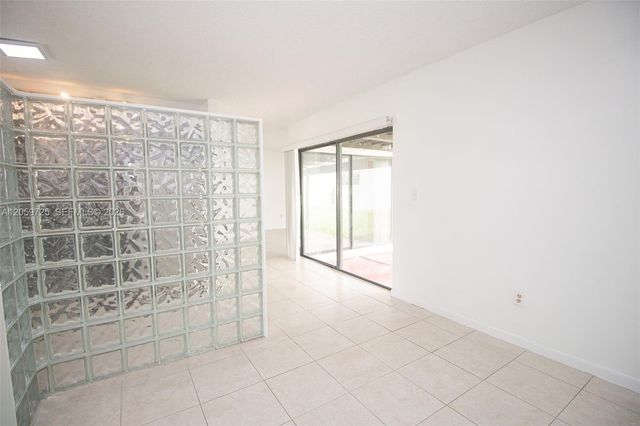 10085 NW 6th Terrace, Miami, FL 33172