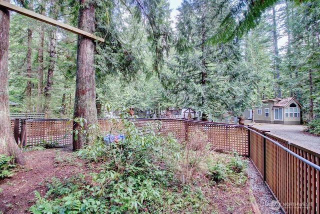 10 Riverside Drive, Deming, WA 98244