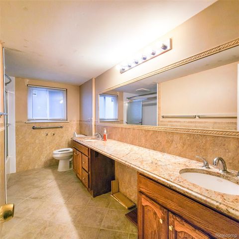 17409 W 13 Mile Road, Southfield, MI 48076