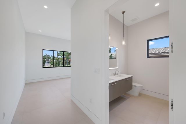 2612 NE 4TH Street, Pompano Beach, FL 33062