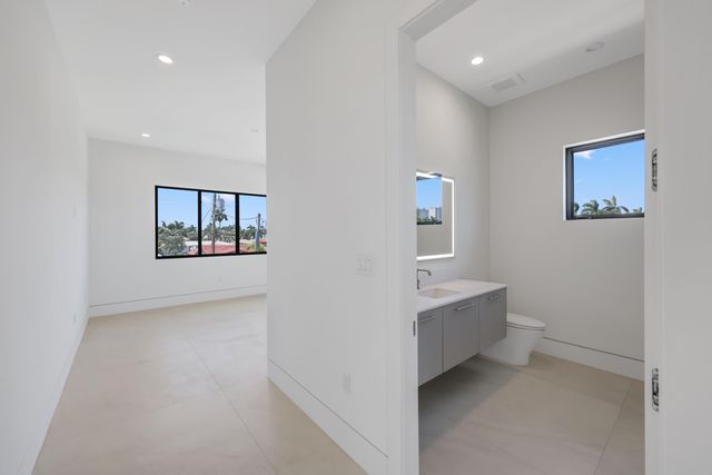 2612 NE 4TH Street, Pompano Beach, FL 33062