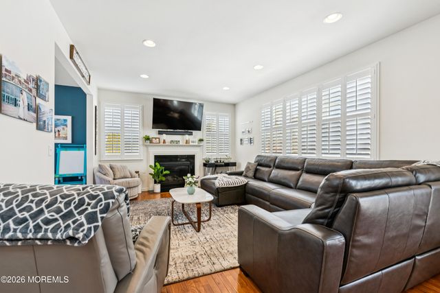 17 Royal Grove Drive, Jackson, NJ 08527