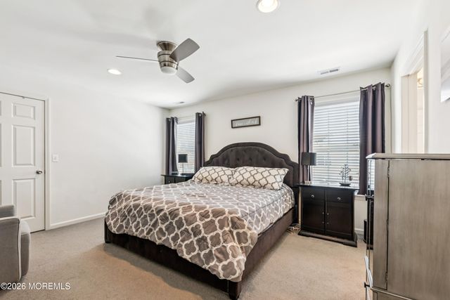 17 Royal Grove Drive, Jackson, NJ 08527