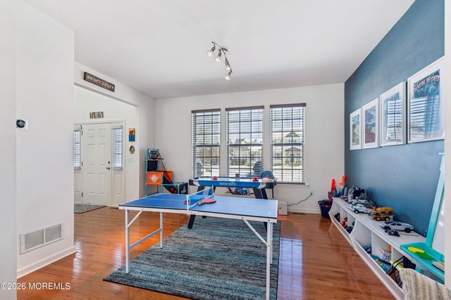 17 Royal Grove Drive, Jackson, NJ 08527