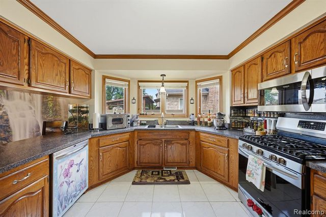 43459 Devin Drive, Clinton Township, MI 48038