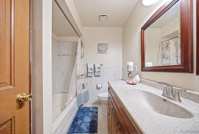 43459 Devin Drive, Clinton Township, MI 48038