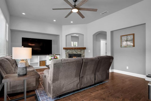 720 Hildebrand Cir, Folsom, CA 95630