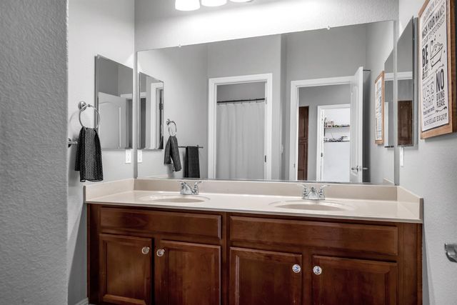 720 Hildebrand Cir, Folsom, CA 95630