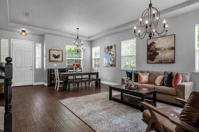 720 Hildebrand Cir, Folsom, CA 95630