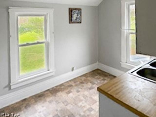 1537 Wooster Road W, Barberton, OH 44203