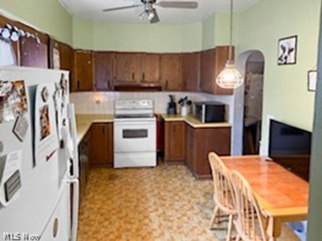 1537 Wooster Road W, Barberton, OH 44203
