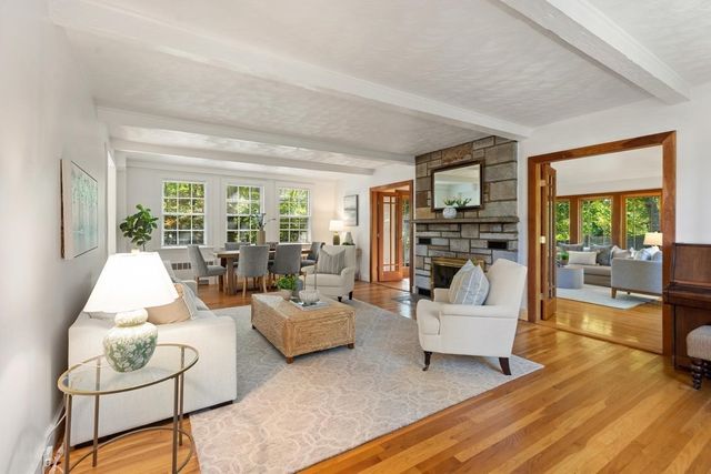 119 Cross Ln, Beverly, MA 01915