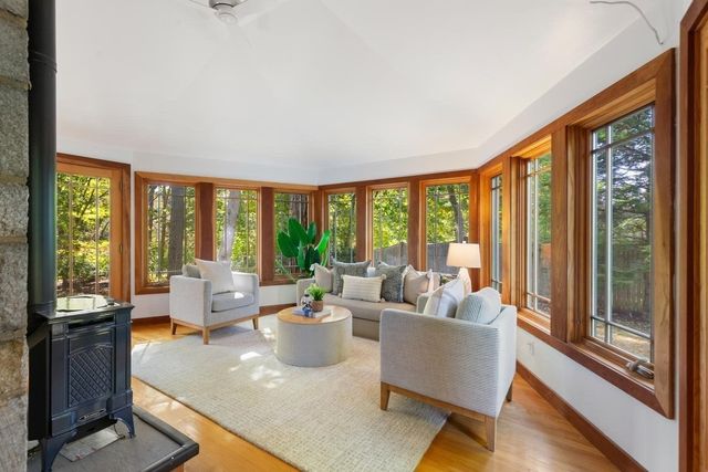 119 Cross Ln, Beverly, MA 01915