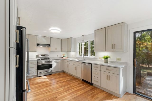 119 Cross Ln, Beverly, MA 01915