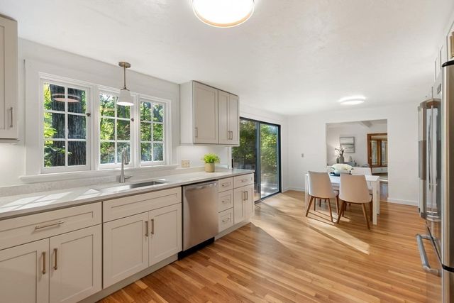119 Cross Ln, Beverly, MA 01915