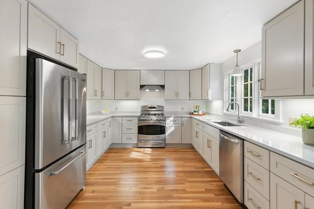 119 Cross Ln, Beverly, MA 01915