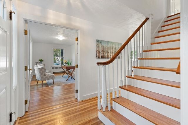 119 Cross Ln, Beverly, MA 01915