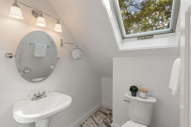 119 Cross Ln, Beverly, MA 01915