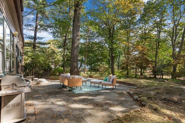 119 Cross Ln, Beverly, MA 01915