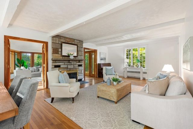 119 Cross Ln, Beverly, MA 01915