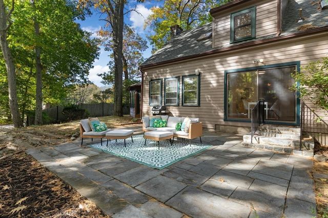 119 Cross Ln, Beverly, MA 01915