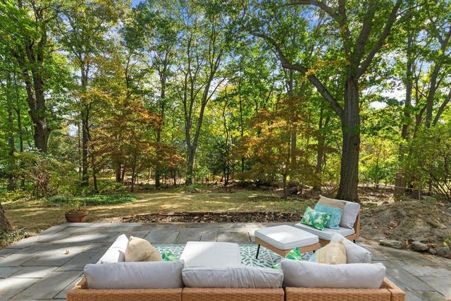 119 Cross Ln, Beverly, MA 01915