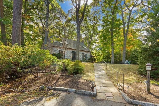 119 Cross Ln, Beverly, MA 01915