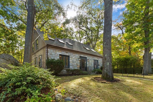 119 Cross Ln, Beverly, MA 01915