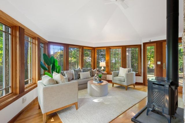 119 Cross Ln, Beverly, MA 01915