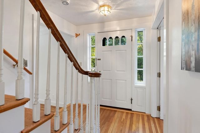119 Cross Ln, Beverly, MA 01915