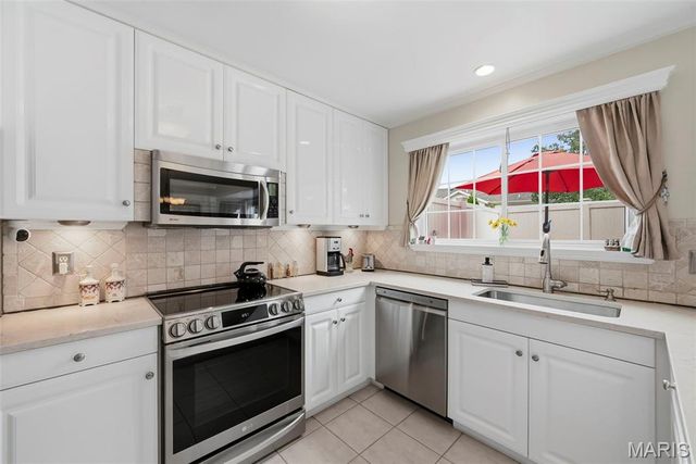 16511 Hunters Crossing Drive, Wildwood, MO 63040