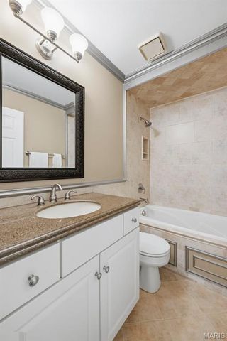 16511 Hunters Crossing Drive, Wildwood, MO 63040