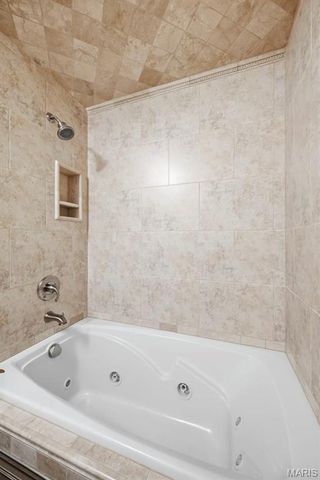 16511 Hunters Crossing Drive, Wildwood, MO 63040