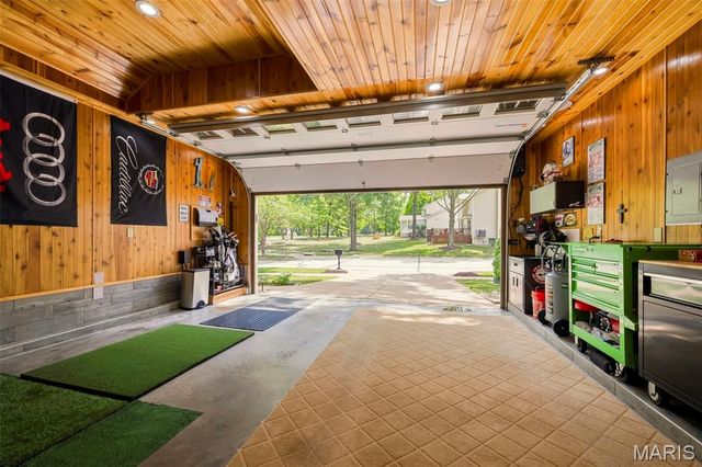 16511 Hunters Crossing Drive, Wildwood, MO 63040
