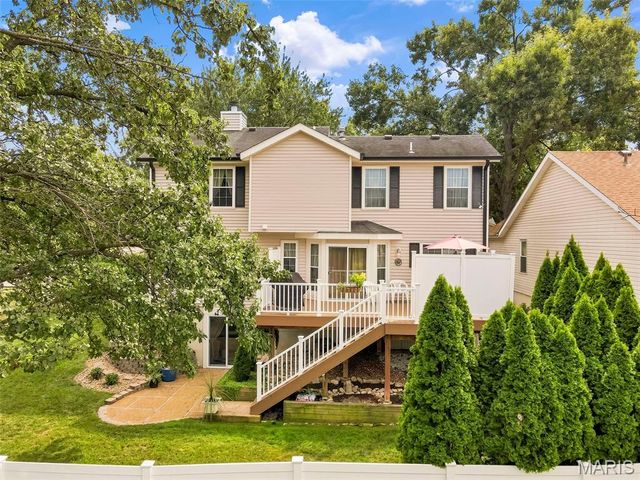 16511 Hunters Crossing Drive, Wildwood, MO 63040