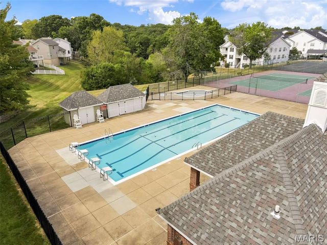 16511 Hunters Crossing Drive, Wildwood, MO 63040