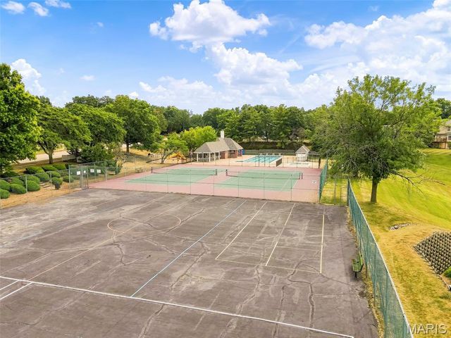 16511 Hunters Crossing Drive, Wildwood, MO 63040