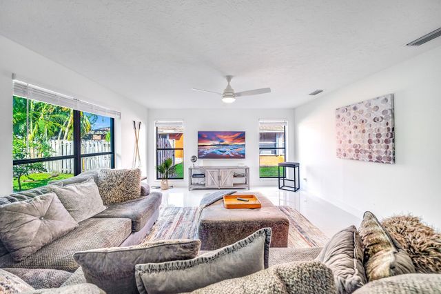 14491 Autumn Avenue, Wellington, FL 33414