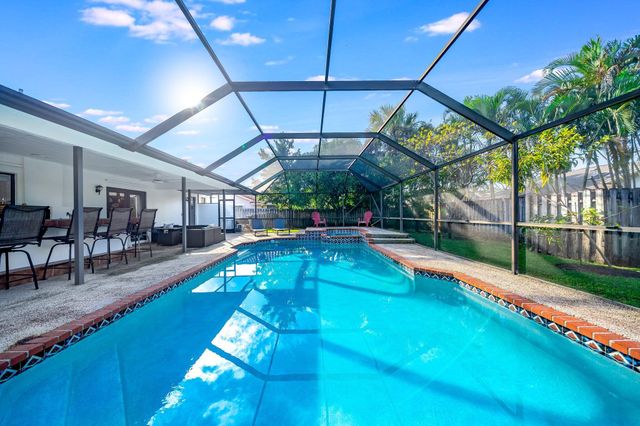 14491 Autumn Avenue, Wellington, FL 33414