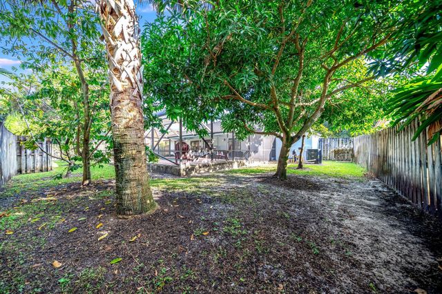 14491 Autumn Avenue, Wellington, FL 33414