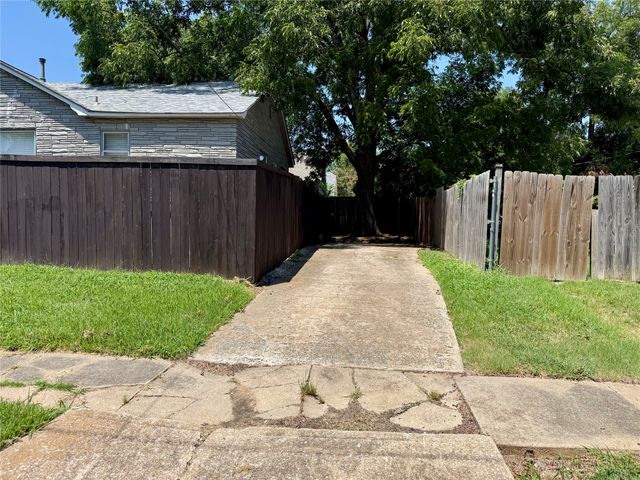131 E Hull Street, Denison, TX 75021