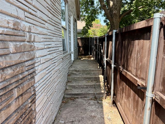 131 E Hull Street, Denison, TX 75021