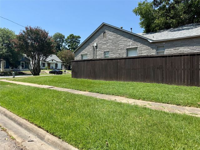 131 E Hull Street, Denison, TX 75021