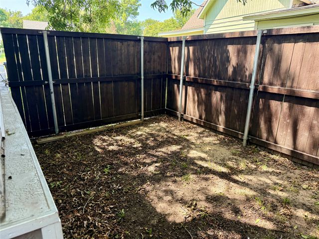 131 E Hull Street, Denison, TX 75021